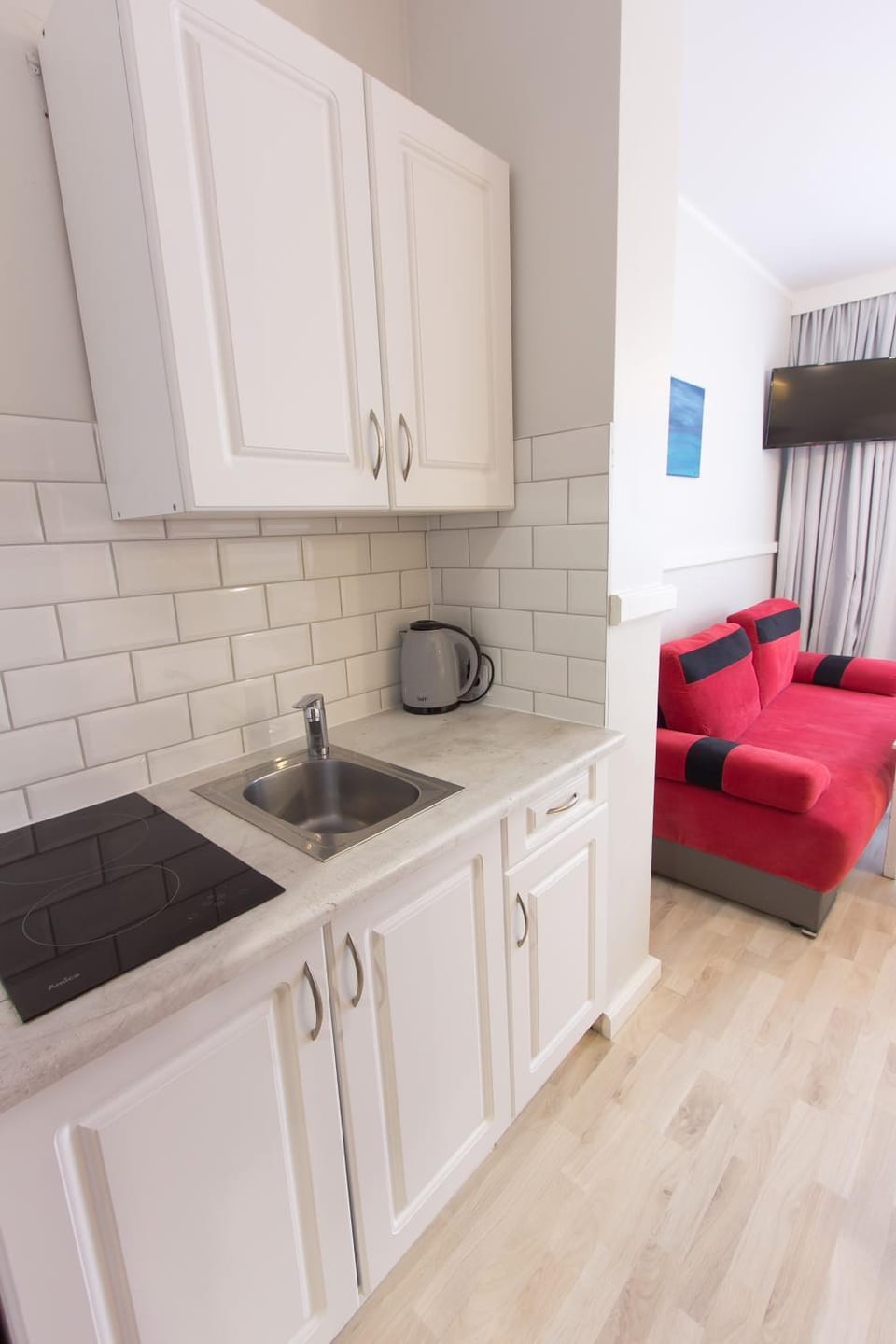 Kitchen or kitchenette, Living room, Seating area, minibar, stove