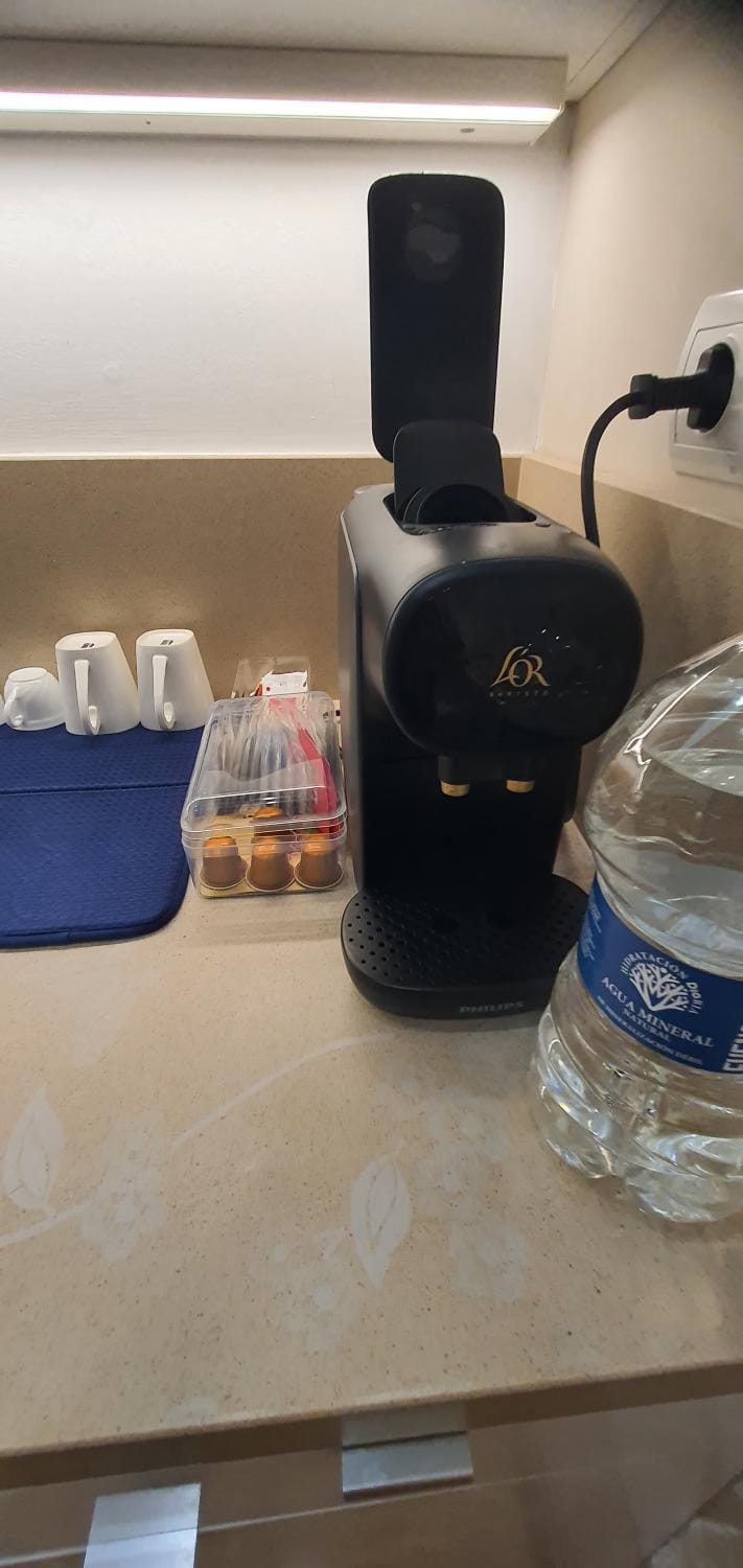 Coffee/tea facilities, kitchen