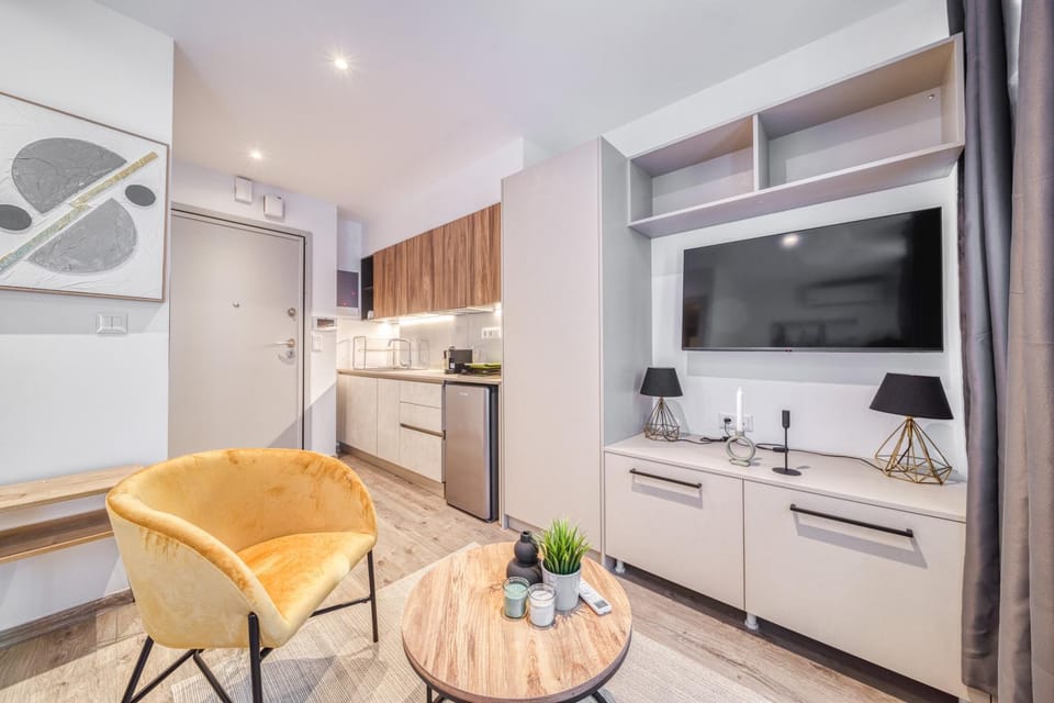 TV and multimedia, Kitchen or kitchenette, oven, stove