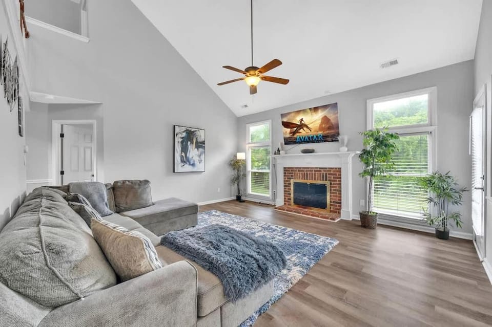 King Bed - Large Yard - Near UNCC - Concord Mills House in Concord