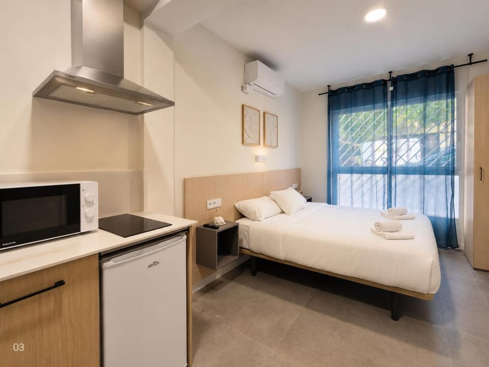 Bedroom, kitchen