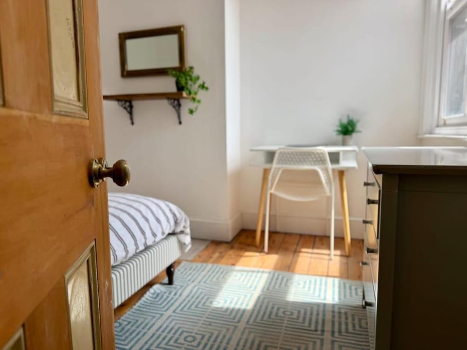 Sunlit Stylishly Restored Victorian Home House in Manchester