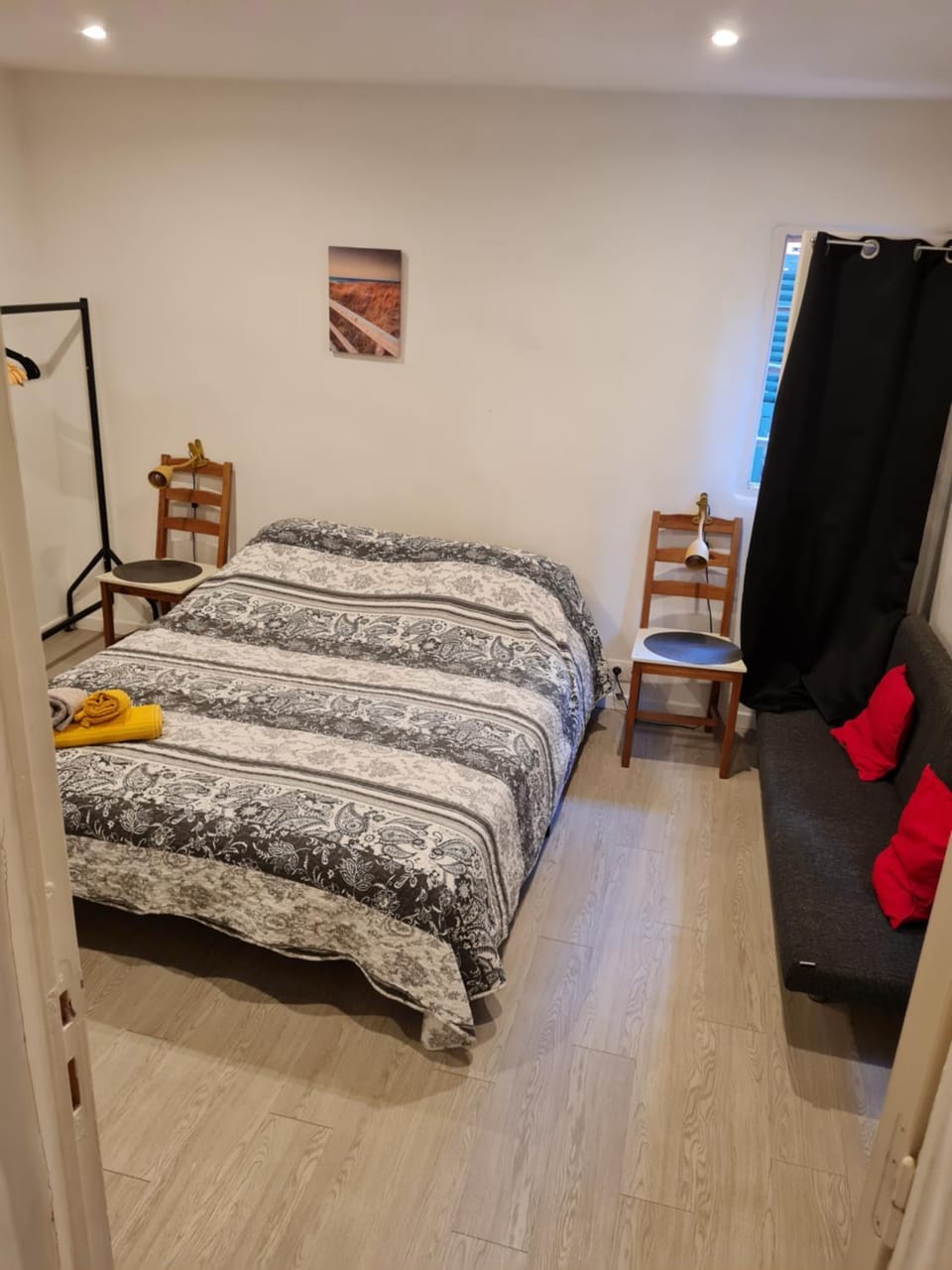 Bed, Photo of the whole room, Bedroom