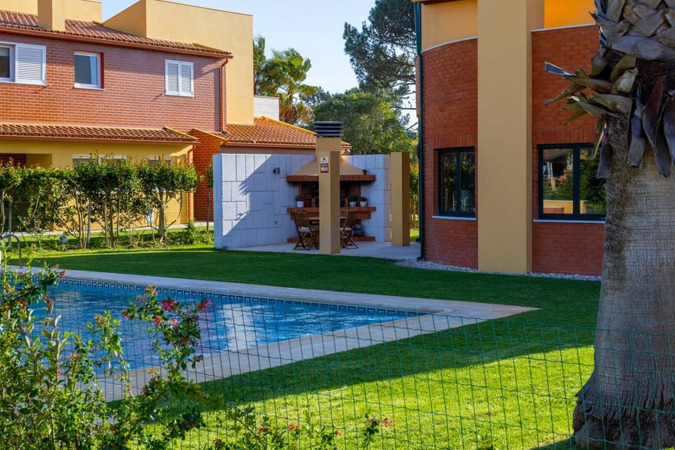 Property building, Garden view, Pool view, Swimming pool