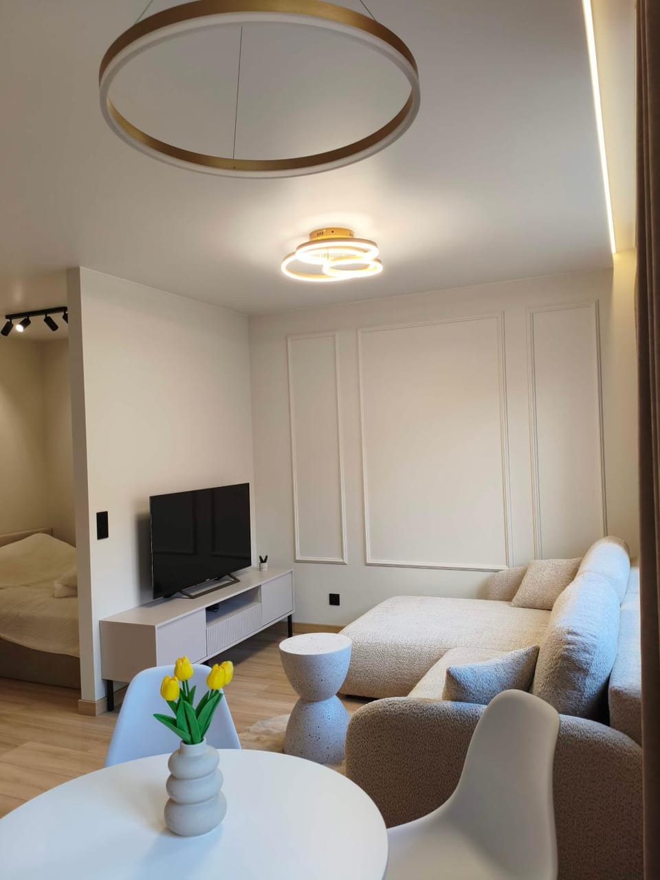 Communal lounge/ TV room, Bed, TV and multimedia, Living room, Photo of the whole room, Seating area, Evening entertainment, Bedroom