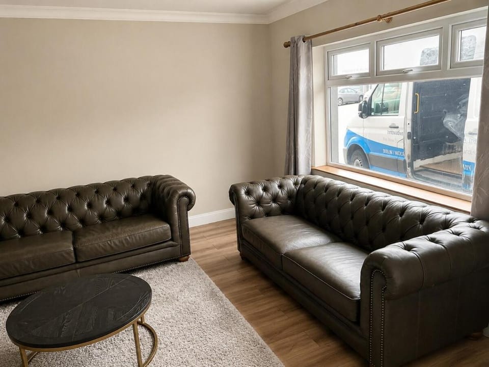 Spacious 5-Bedroom Townhouse in Central Thurles Apartment in Co. Tipperary, Ireland