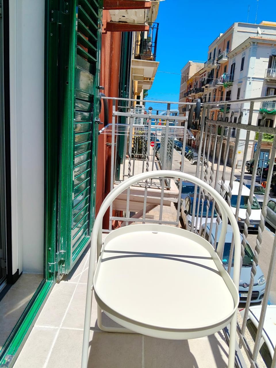 Property building, Neighbourhood, View (from property/room), Balcony/Terrace, Street view, Parking