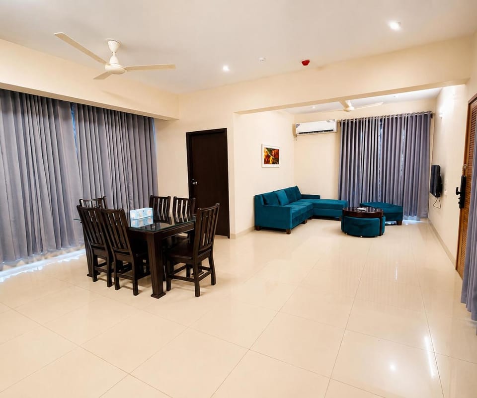 Living room, Seating area, Dining area, air conditioner