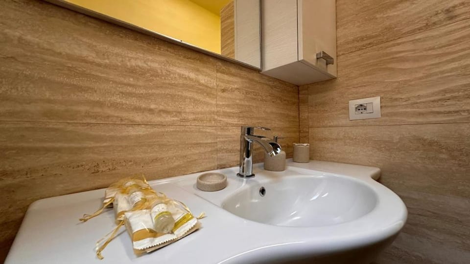 Luxury Apartment Near the Duomo accommodate up to 4 people Apartment in Florence