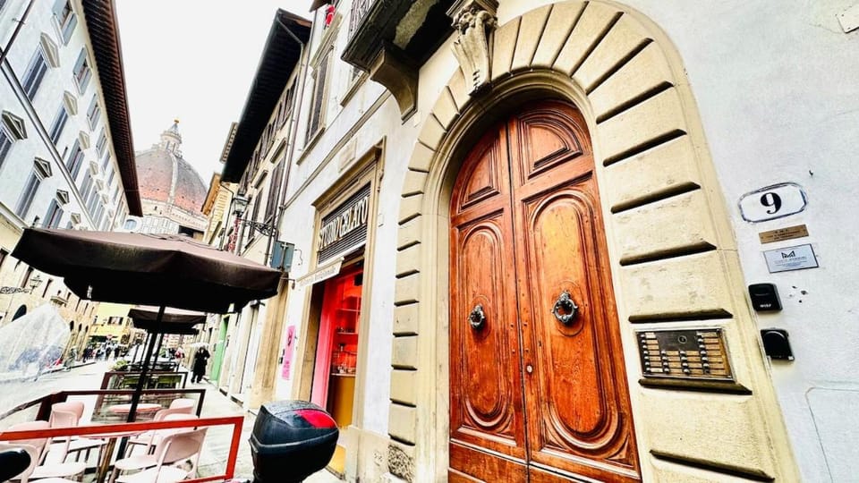 Luxury Apartment Near the Duomo accommodate up to 4 people Apartment in Florence