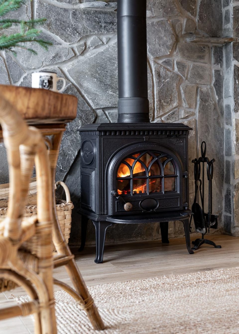 Living room, Decorative detail, Decorative detail, Dining area, fireplace