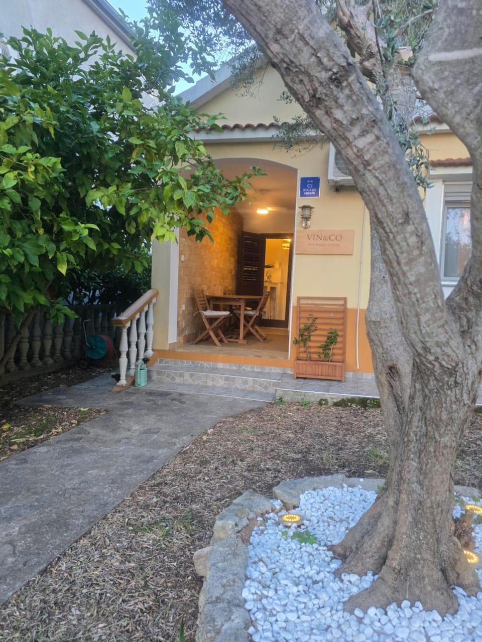 VIN&CO Boutique House, fenced yard with parking space, pet friendly Apartment in Zadar County