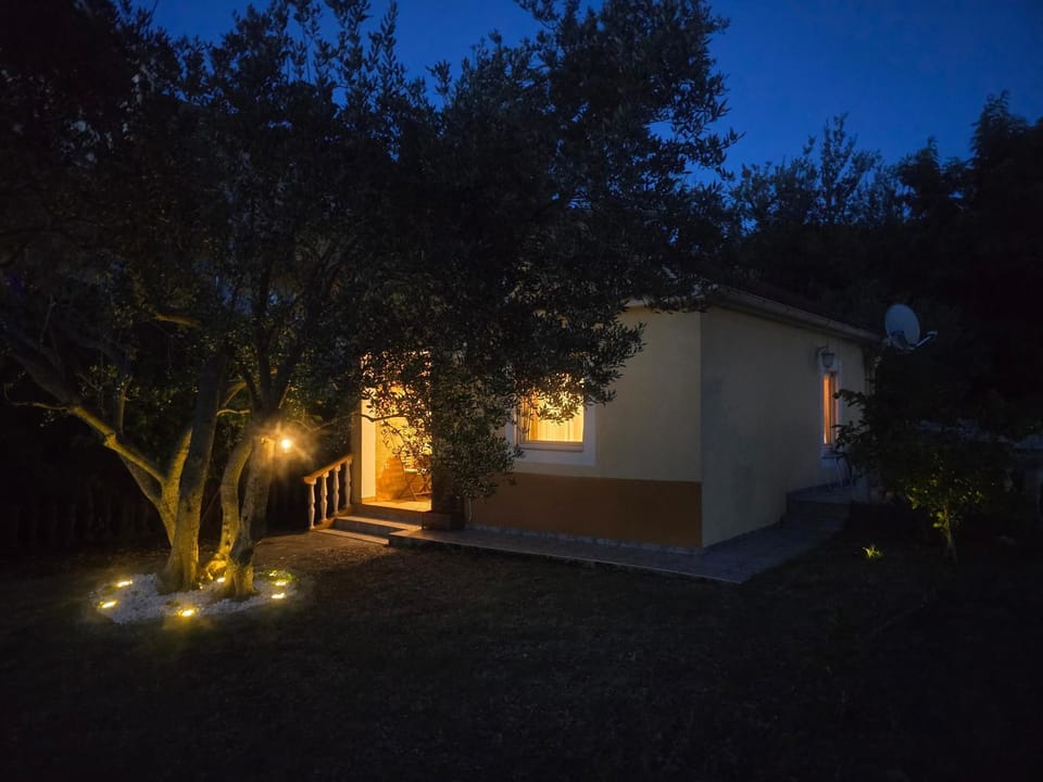 VIN&CO Boutique House, fenced yard with parking space, pet friendly Apartment in Zadar County