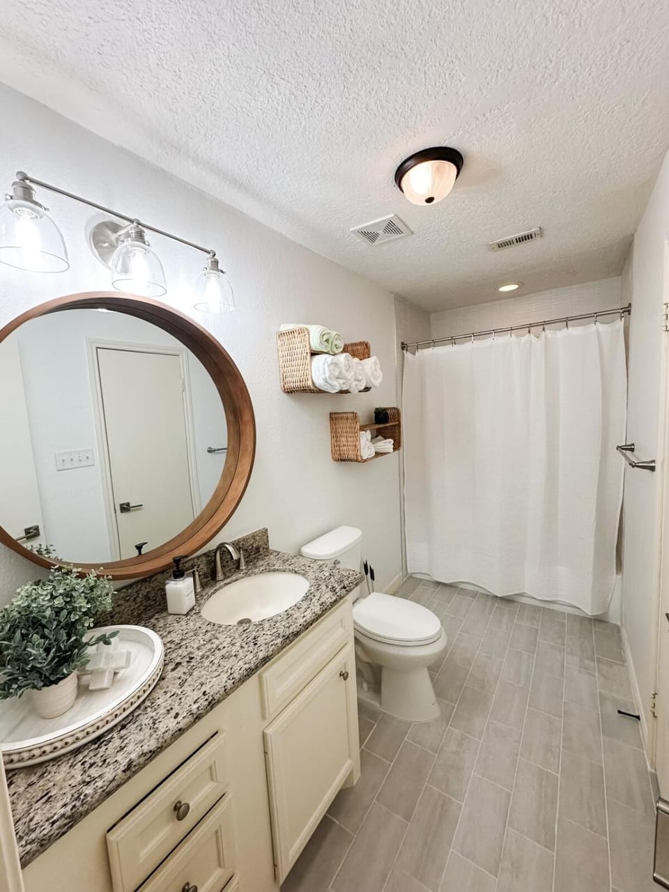 Waterfront Townhome, 3BR, 2 Pools, Sleeps 8 House in Lake Conroe