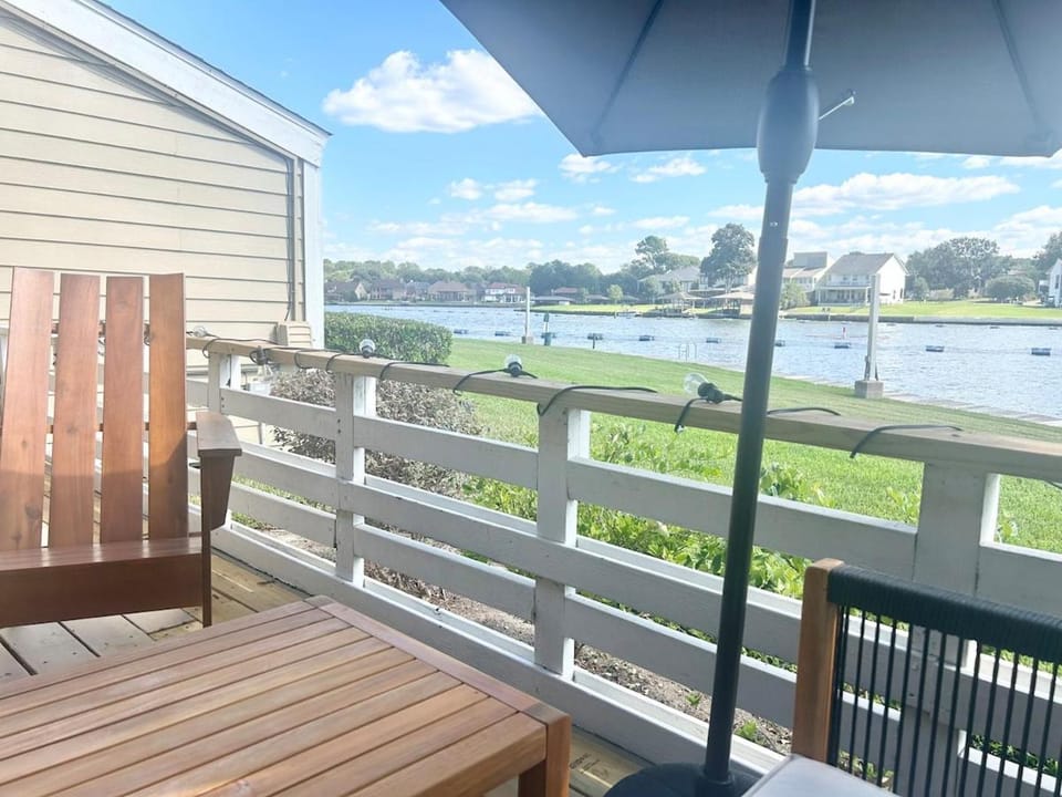 Waterfront Townhome, 3BR, 2 Pools, Sleeps 8 House in Lake Conroe
