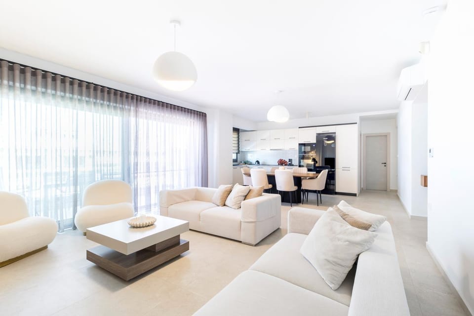 TV and multimedia, Kitchen or kitchenette, Living room, Seating area