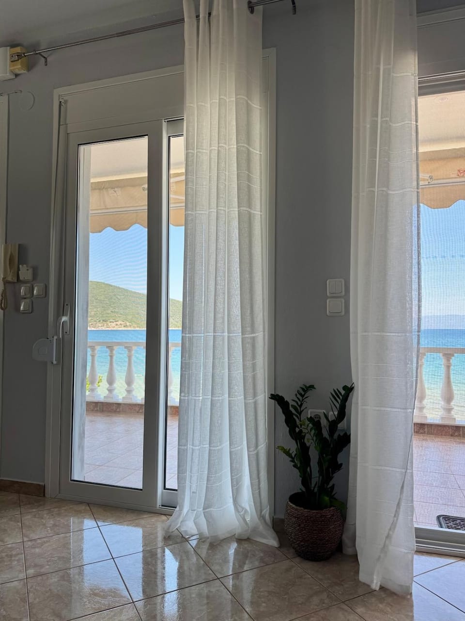 Solmera On Waves Apartment in Nea Peramos