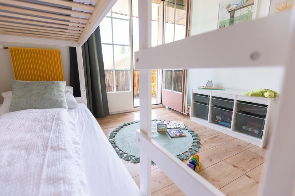 Photo of the whole room, Bedroom, young children, older children