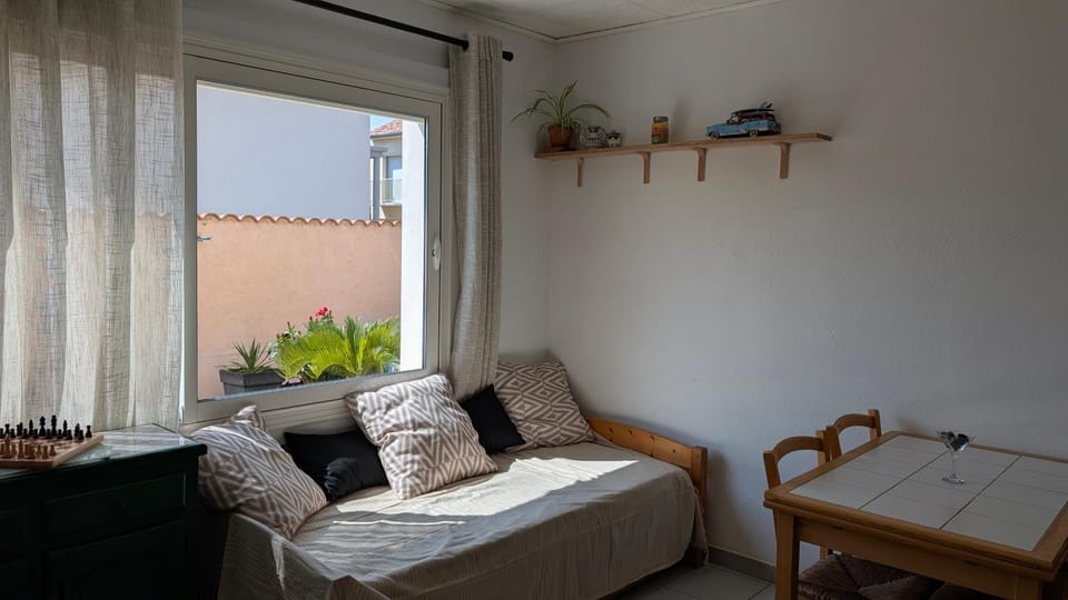 Bed, Living room, Seating area