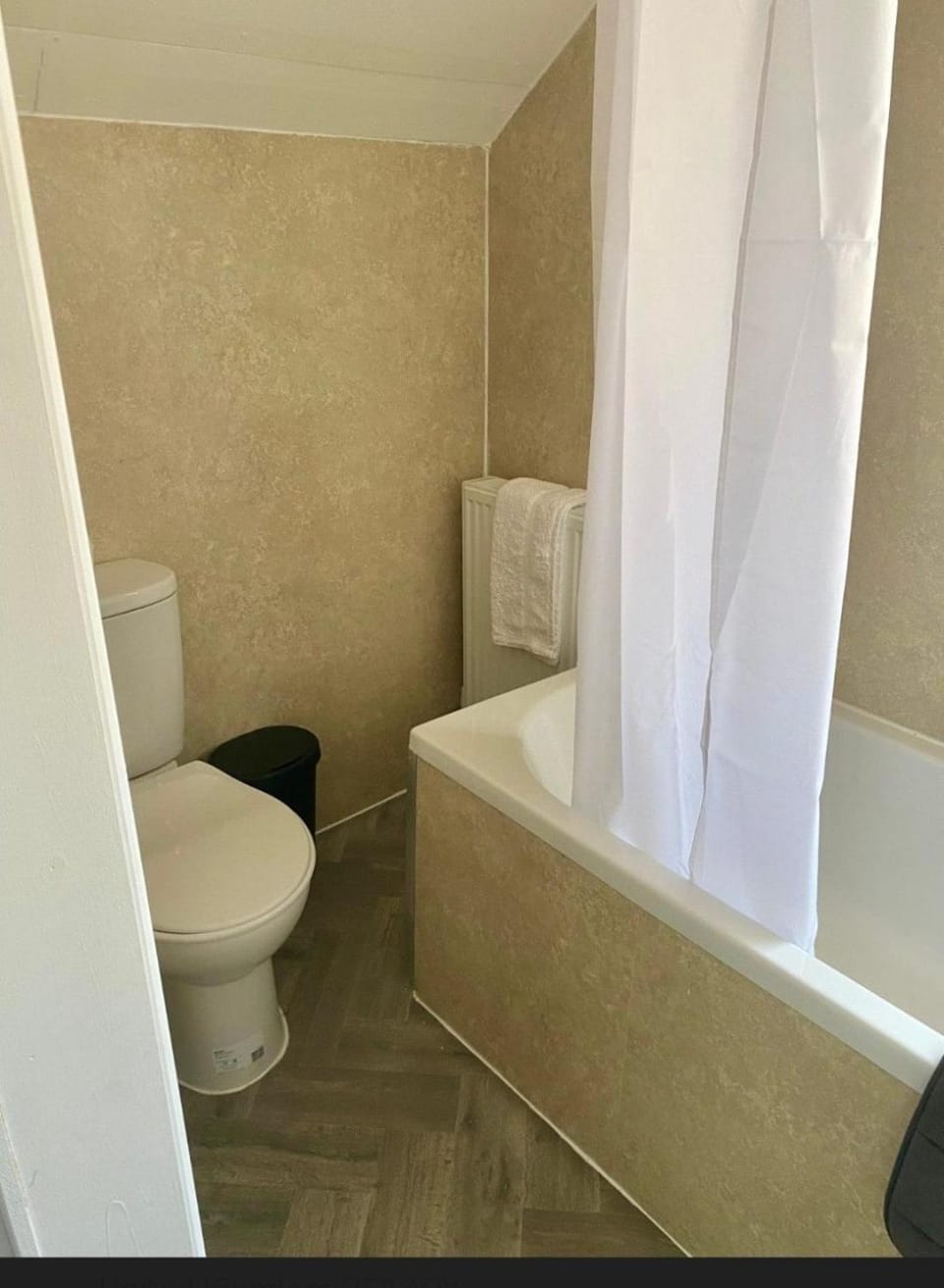 Gateshead Urban 3 Bed Home Sleeps 7, Free Parking Apartment in Gateshead