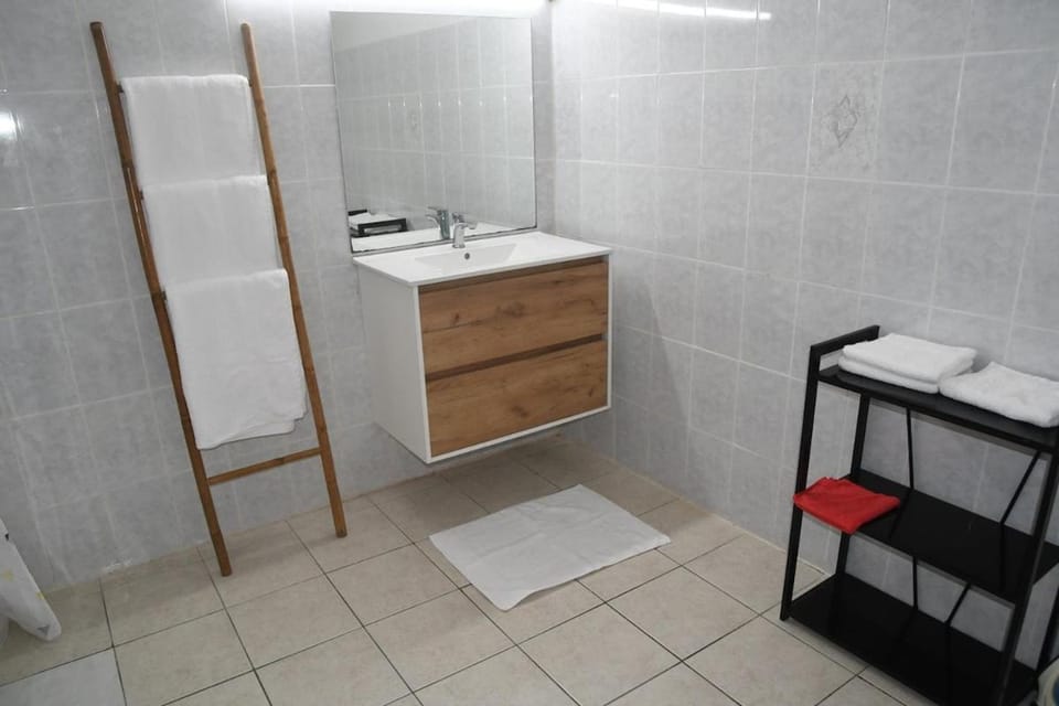 Three Bedrooms Apartment with Nature View Beach Five mins away Apartment in Fort-de-France