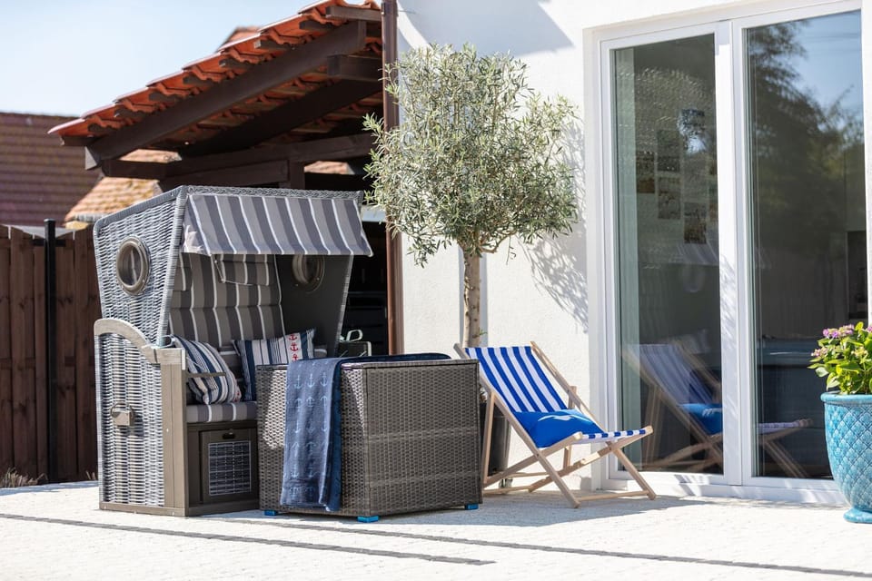 Patio, Day, View (from property/room), Balcony/Terrace, sunbed