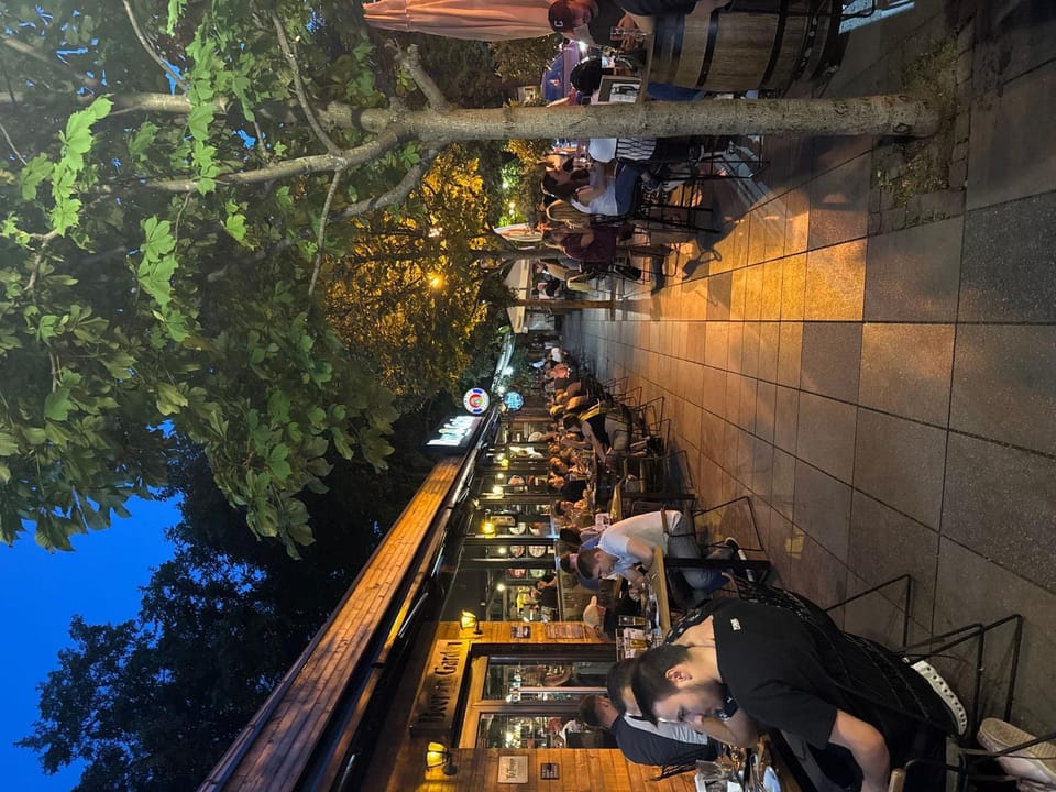 Restaurant/places to eat, Coffee/tea facilities, Food and drinks, Food, Drinks
