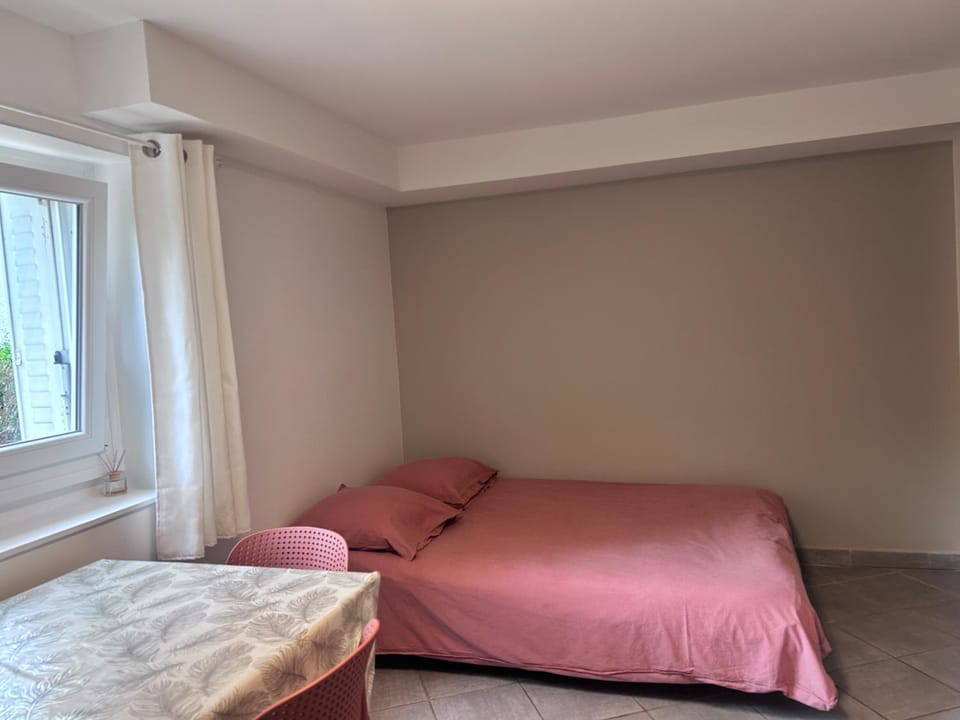 Appartement entrée indépendante dans maison Apartment in Dijon