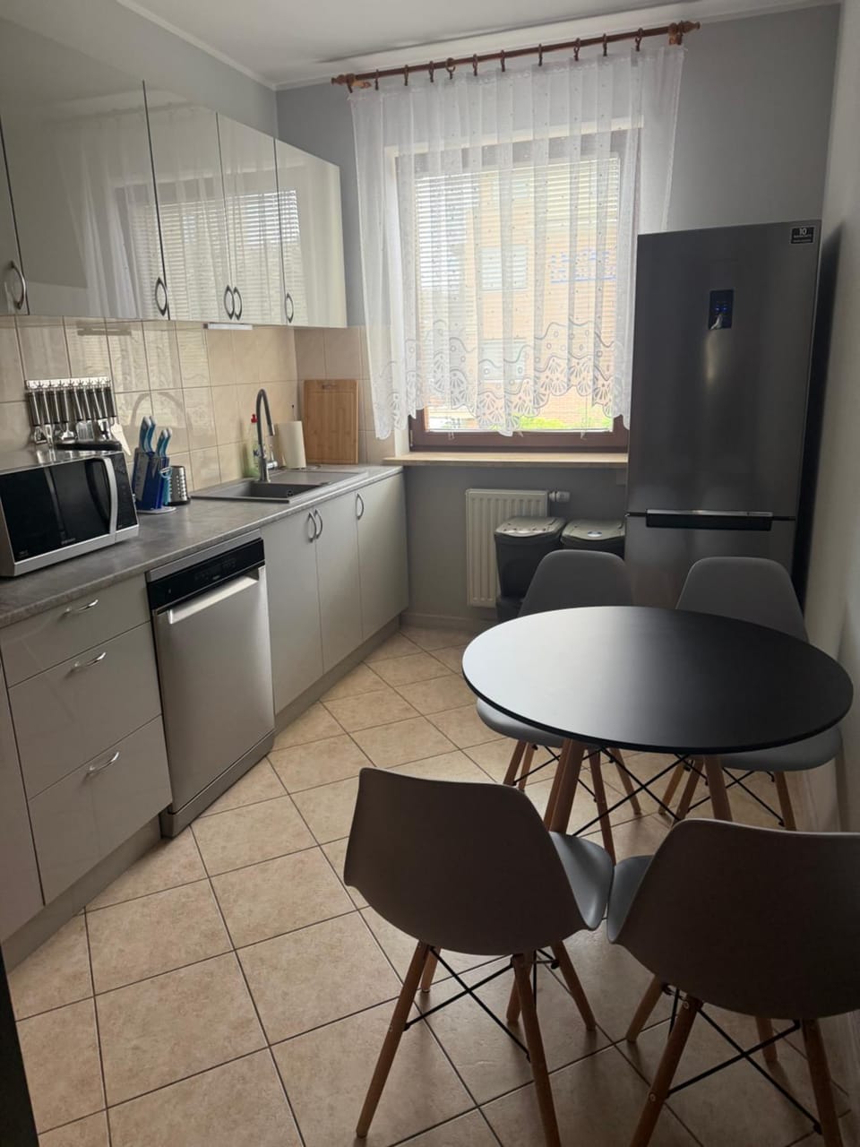 Kitchen or kitchenette, dishwasher, oven