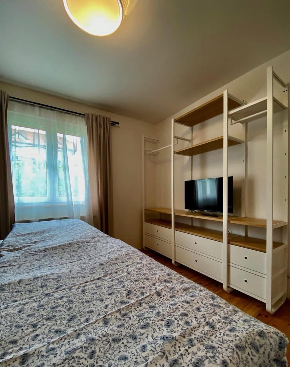 Bed, TV and multimedia, Bedroom, wardrobe