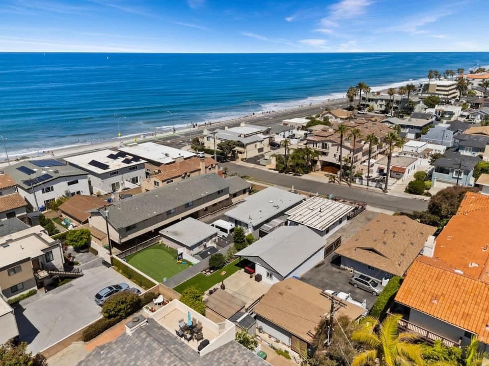 2 Bedroom with Ocean Views Large Deck Remodeled House in Carlsbad