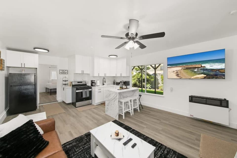 1 Bedroom Steps from Beach and Carlsbad Village House in Carlsbad