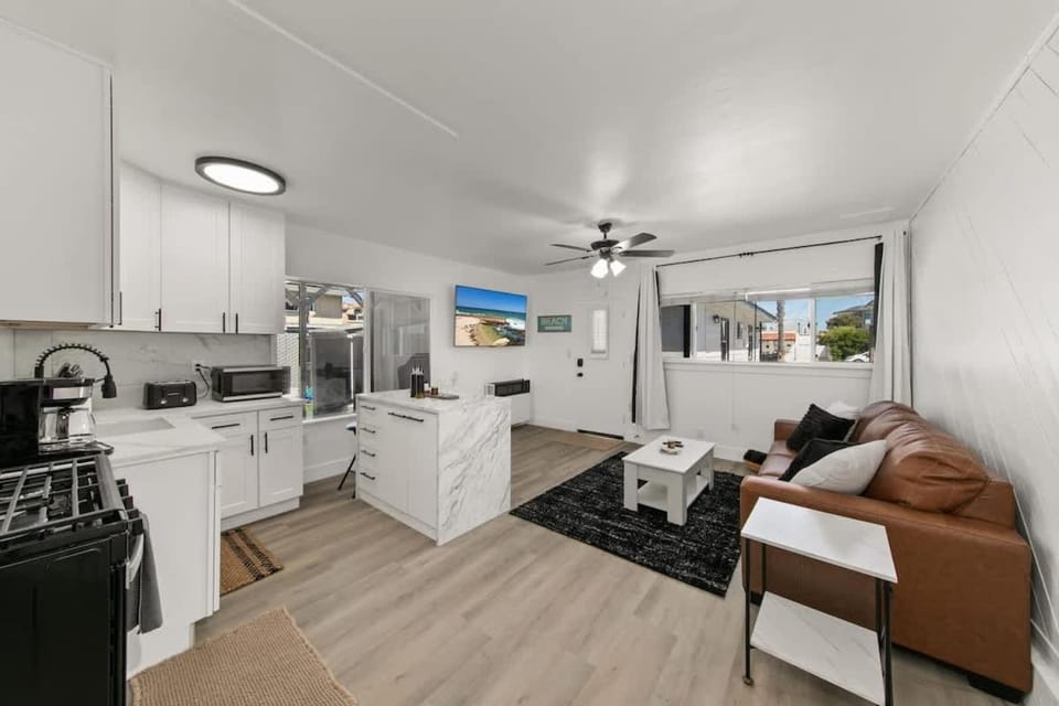 1 Bedroom Steps from Beach and Carlsbad Village House in Carlsbad