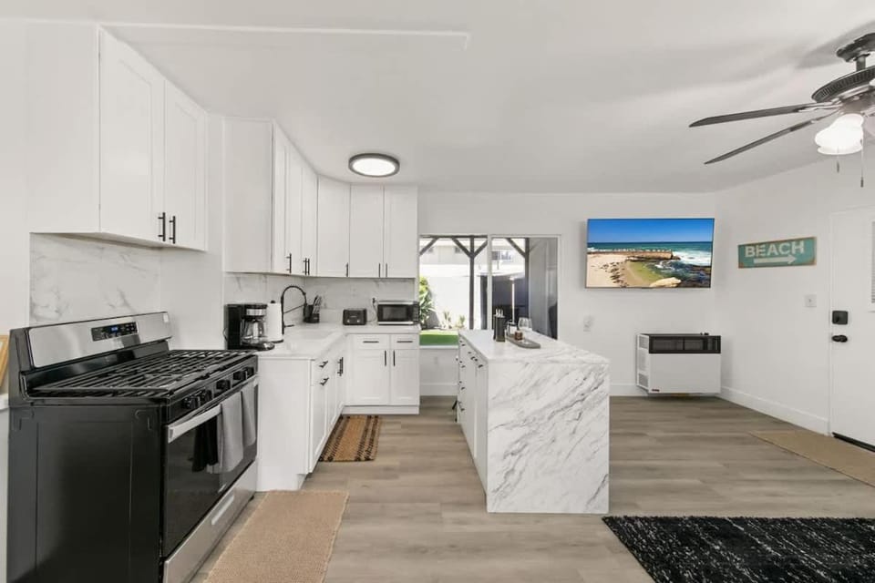 1 Bedroom Steps from Beach and Carlsbad Village House in Carlsbad