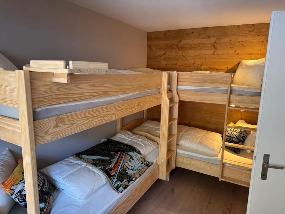 Chalet Zur Linde - Ski-in&out - Wengen - 8 guests Apartment in Lauterbrunnen