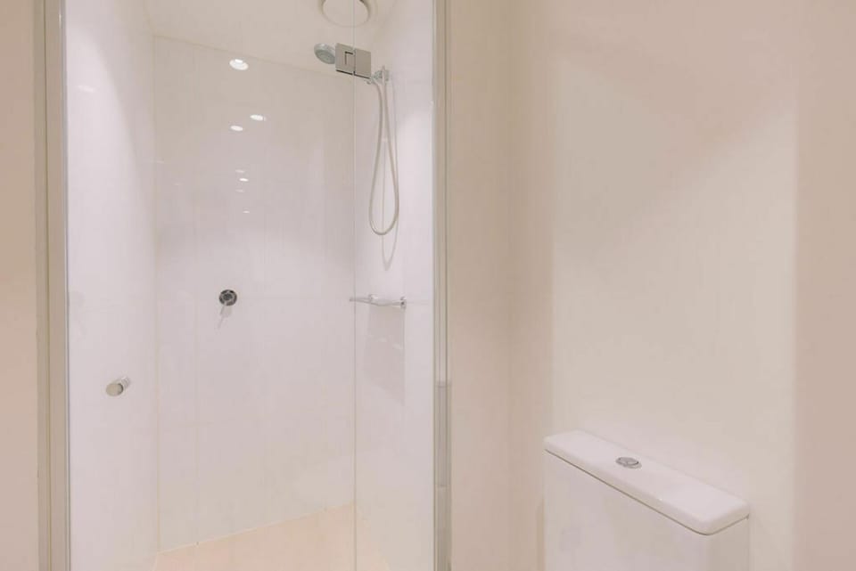 2BDR in Southbank w Parking Pool Gym and Sauna Apartment in Southbank
