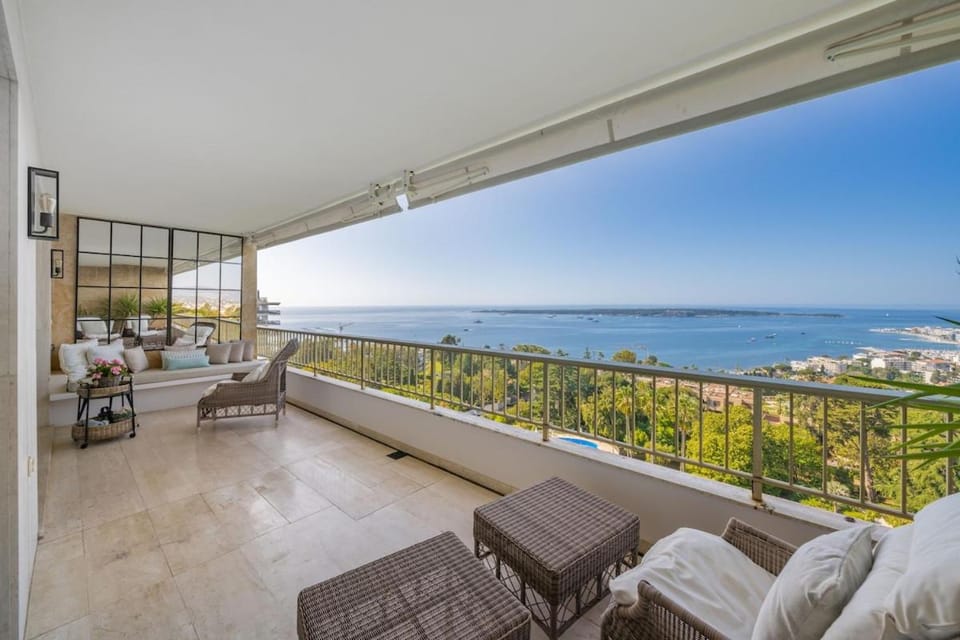 Duplex Penthouse with panoramic sea view in Cannes Apartment in Cannes
