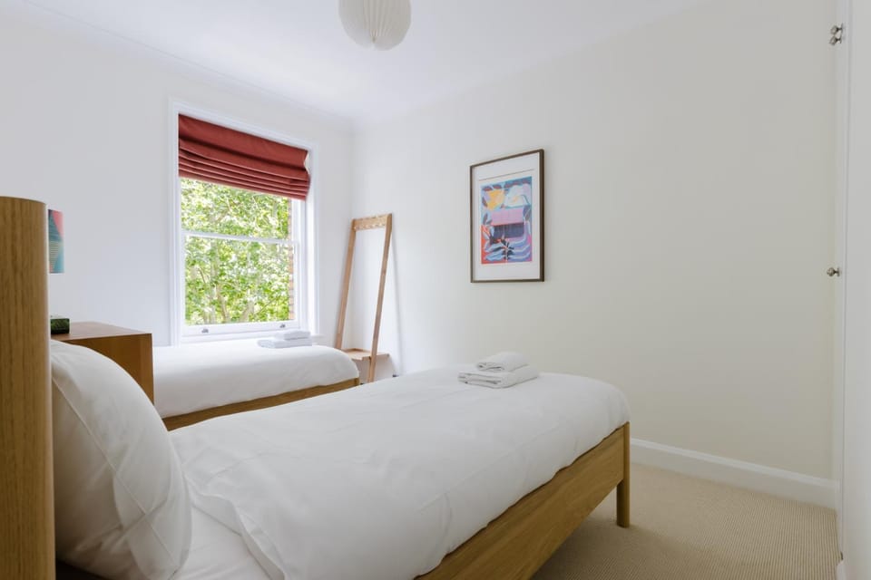 Tasteful 2BDR Midcentury Modern Home Apartment in London Borough of Islington
