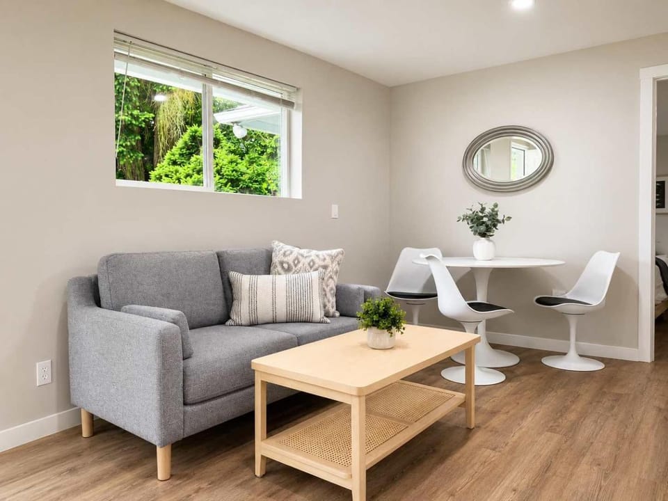 Bellevue Pet friendly 1BR ADU House in Redmond
