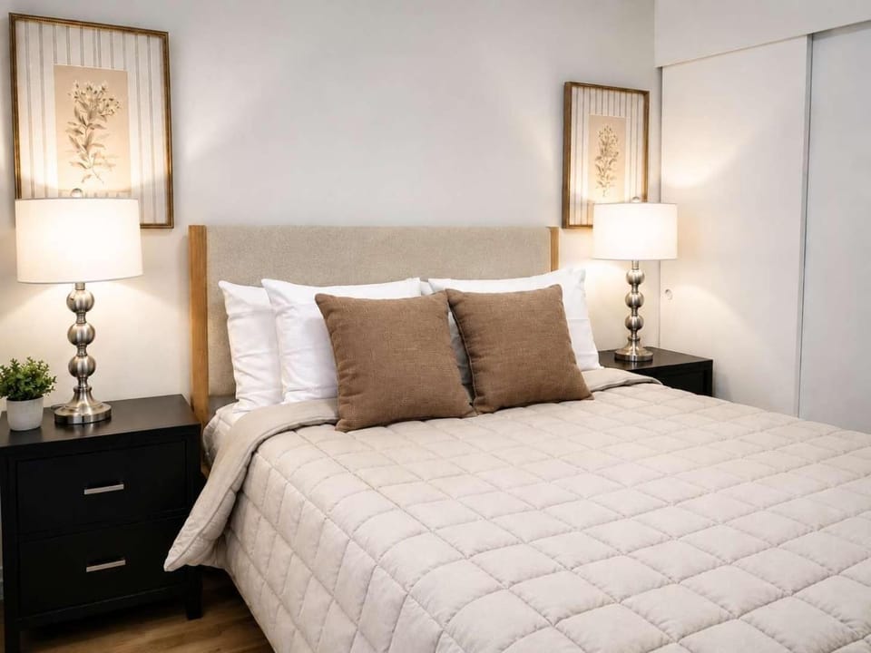 Bellevue Pet friendly Home Fenced Yard House in Redmond