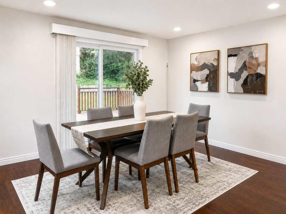 Bellevue Pet friendly Home Fenced Yard House in Redmond
