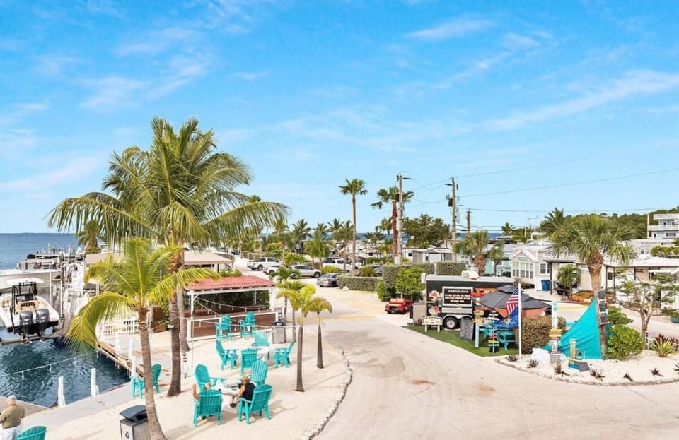 Coral Dolphin Cottage Waterfront House in Key Largo