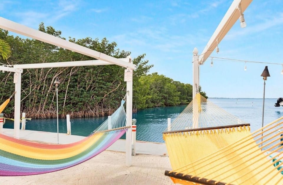 Coral Dolphin Cottage Waterfront House in Key Largo