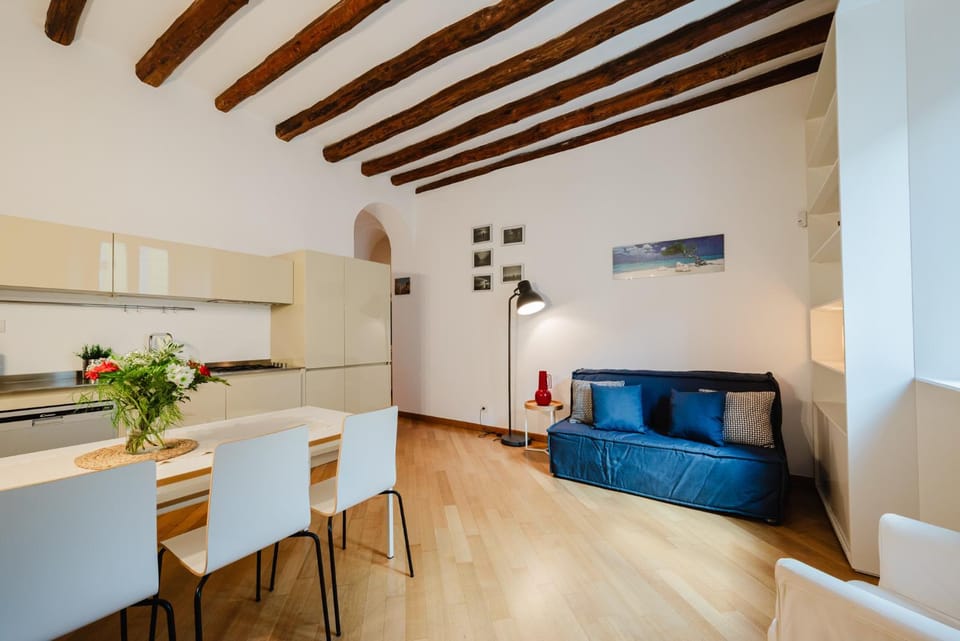 Kitchen or kitchenette, Living room, Seating area