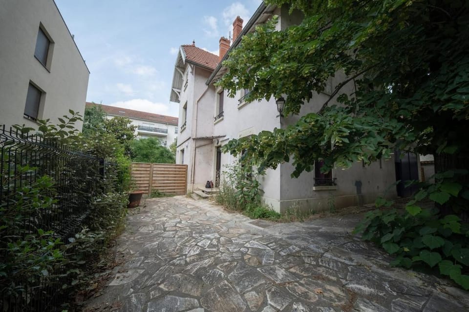 Modern studio 5 min from Vénissieux train station Apartment in Auvergne-Rhône-Alpes
