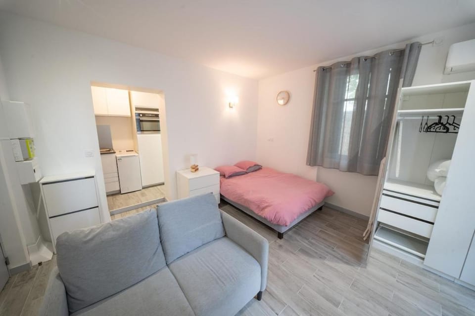 Modern studio 5 min from Vénissieux train station Apartment in Auvergne-Rhône-Alpes