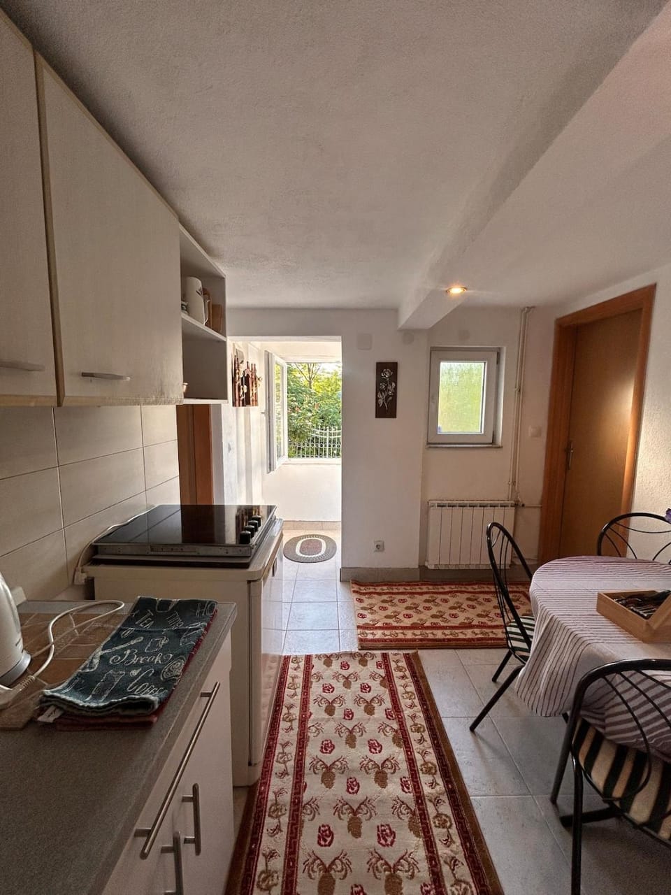 Dining area, kitchen