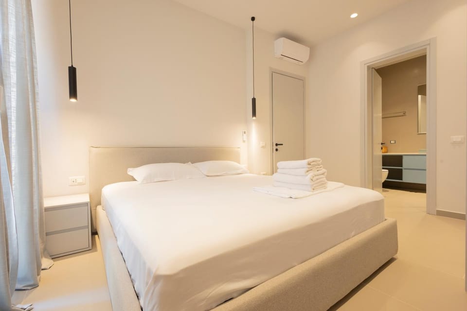 Bed, Photo of the whole room, Bedroom, towels, wardrobe, air conditioner