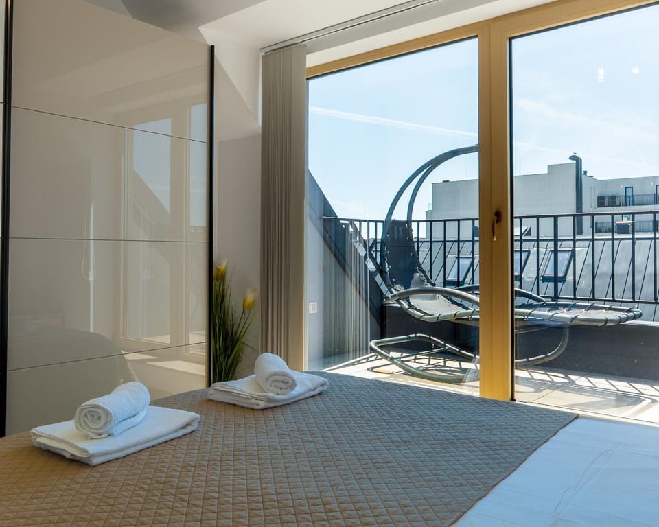 Bed, Balcony/Terrace, Photo of the whole room, Bedroom, sunbed, towels