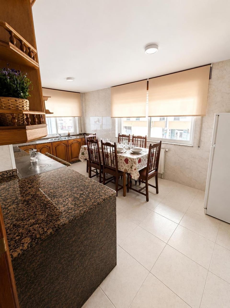 Kitchen or kitchenette, oven, pet friendly, stove